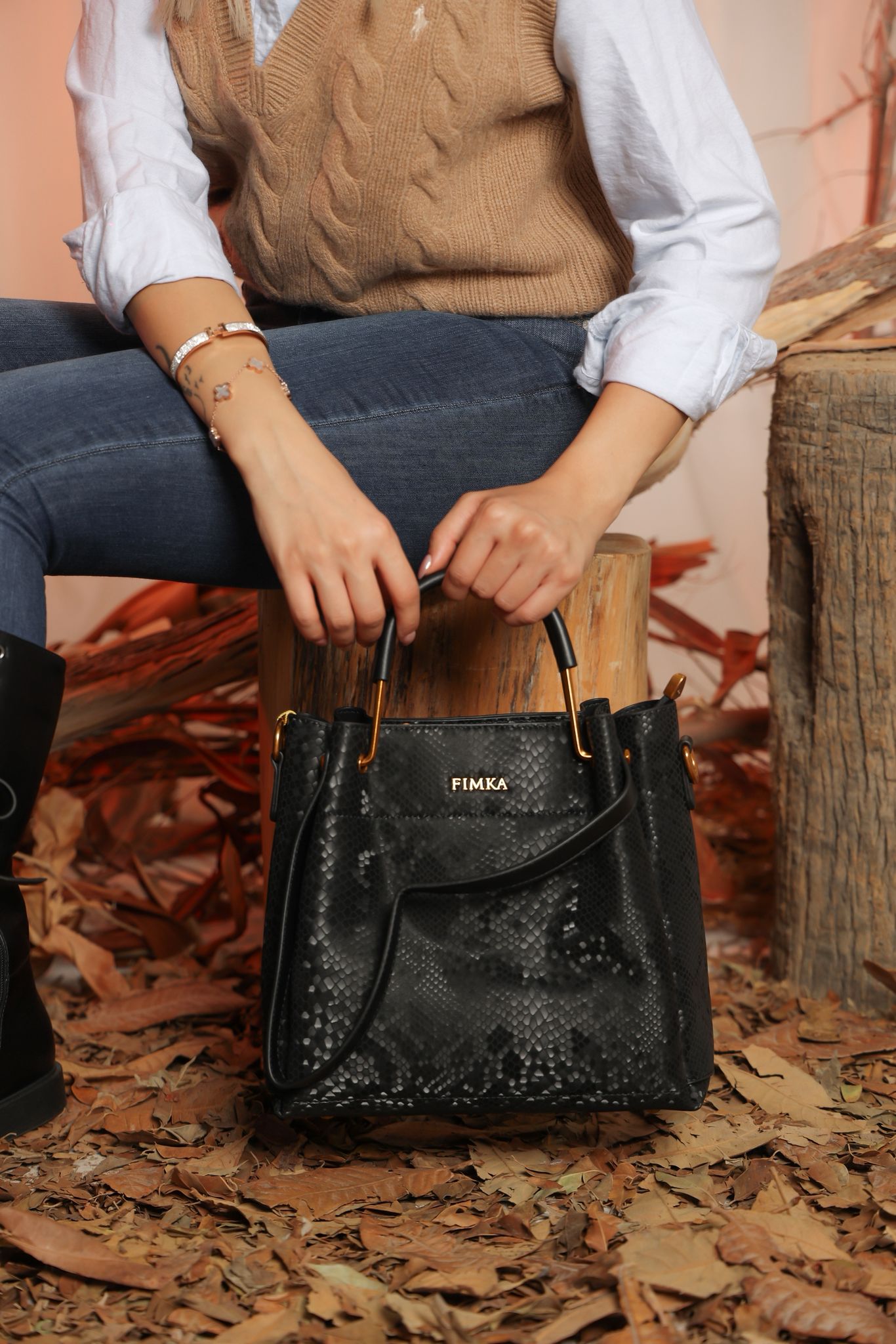 شنطه جلد التمساح باللون الاسود