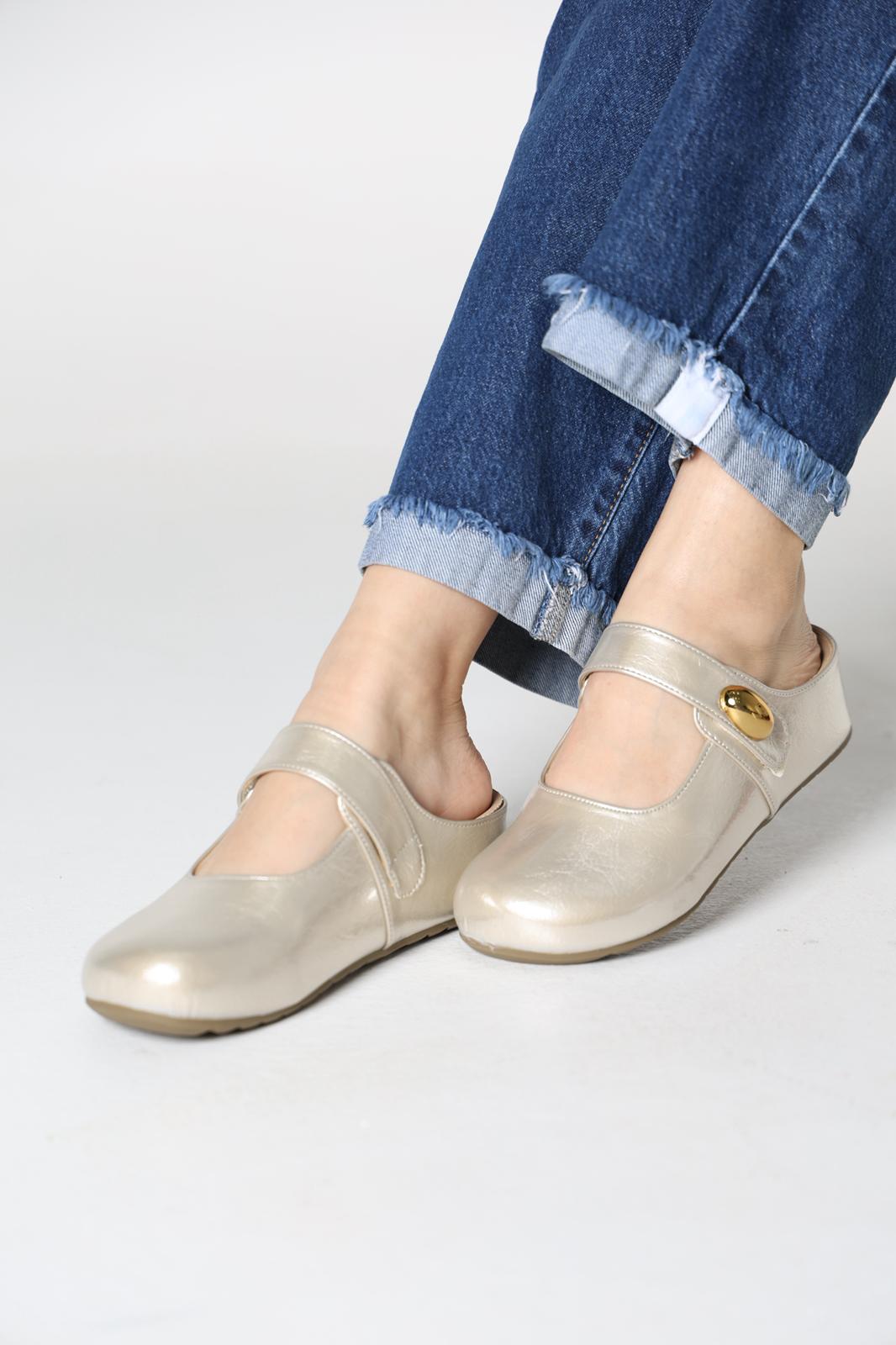 باليرينا اوف وايت مائل للفضي