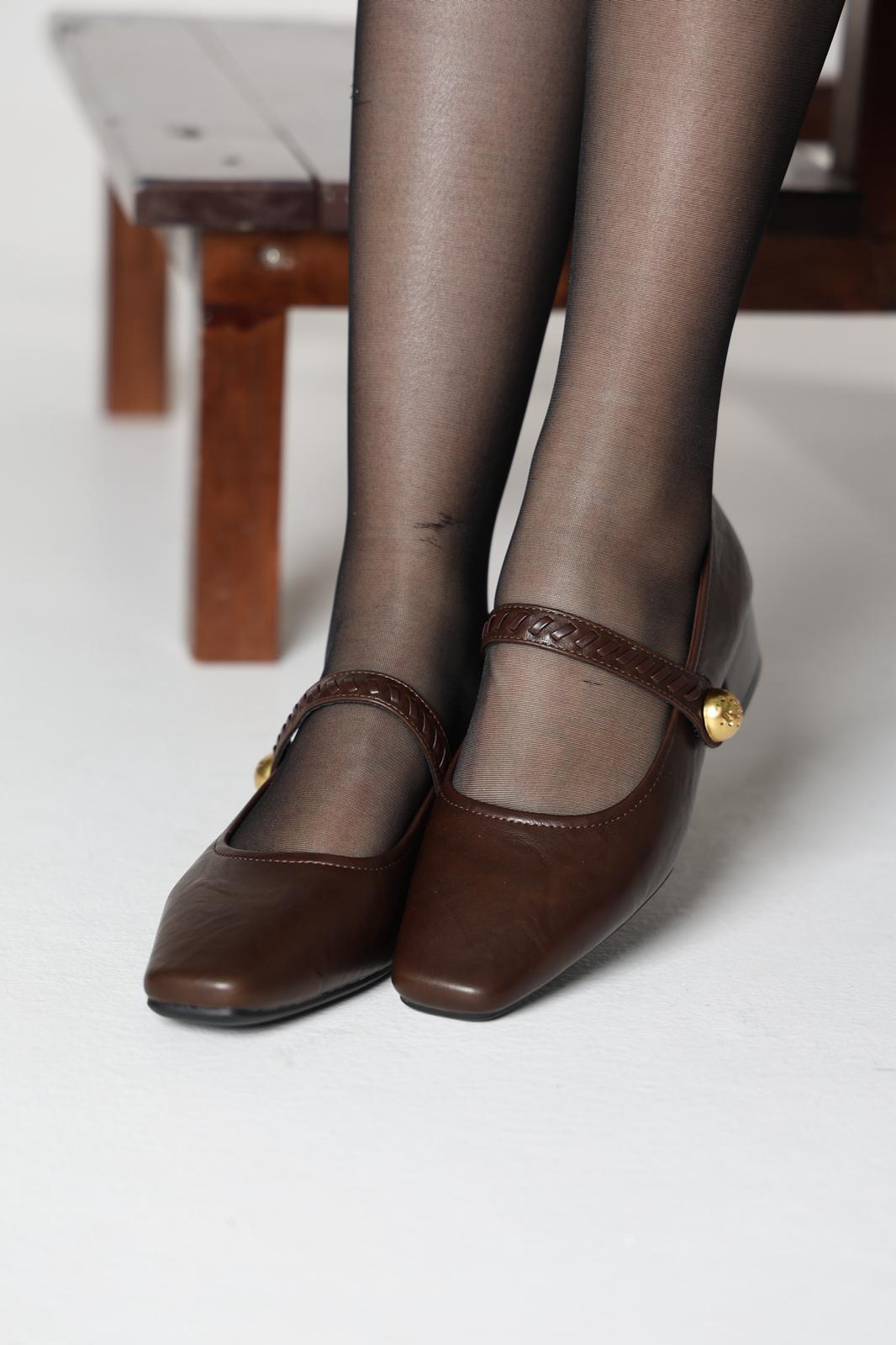 بالرينا باللون البني