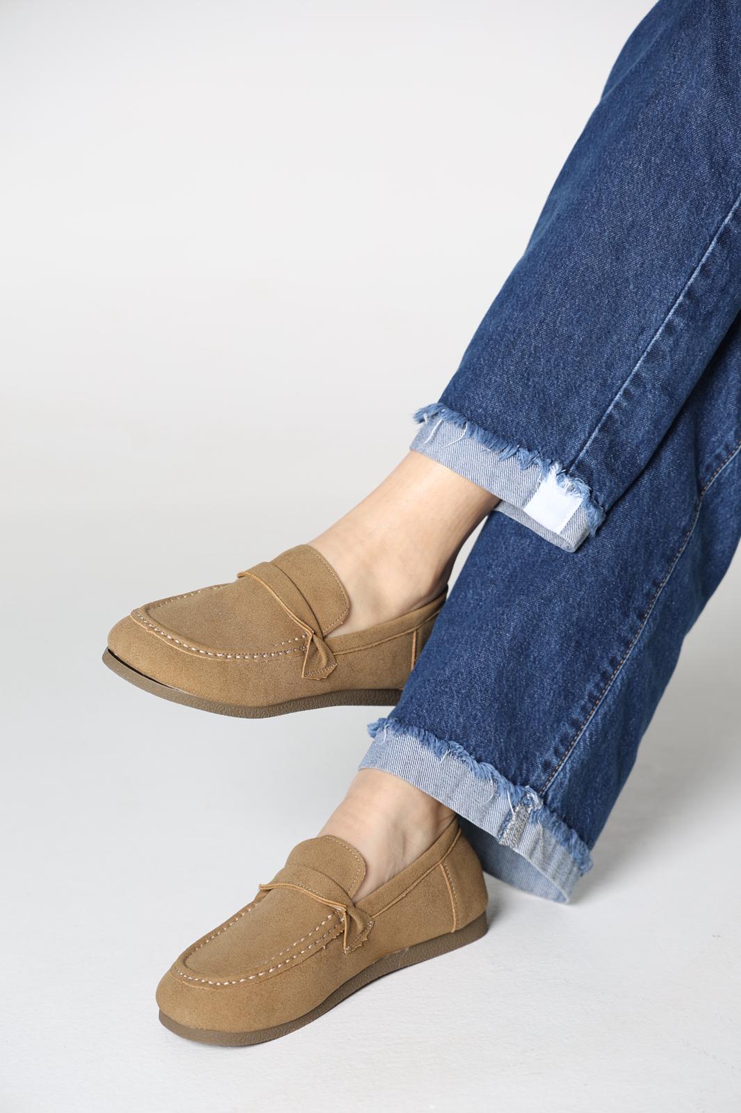 بالرينا باللون البيج