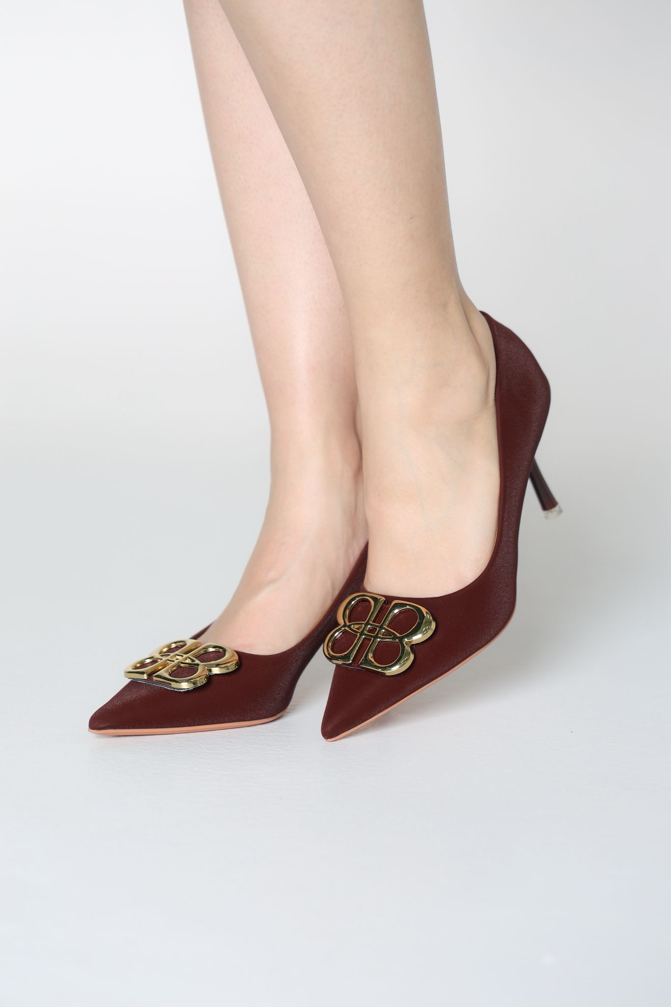 كندره كعب باللون العنابي