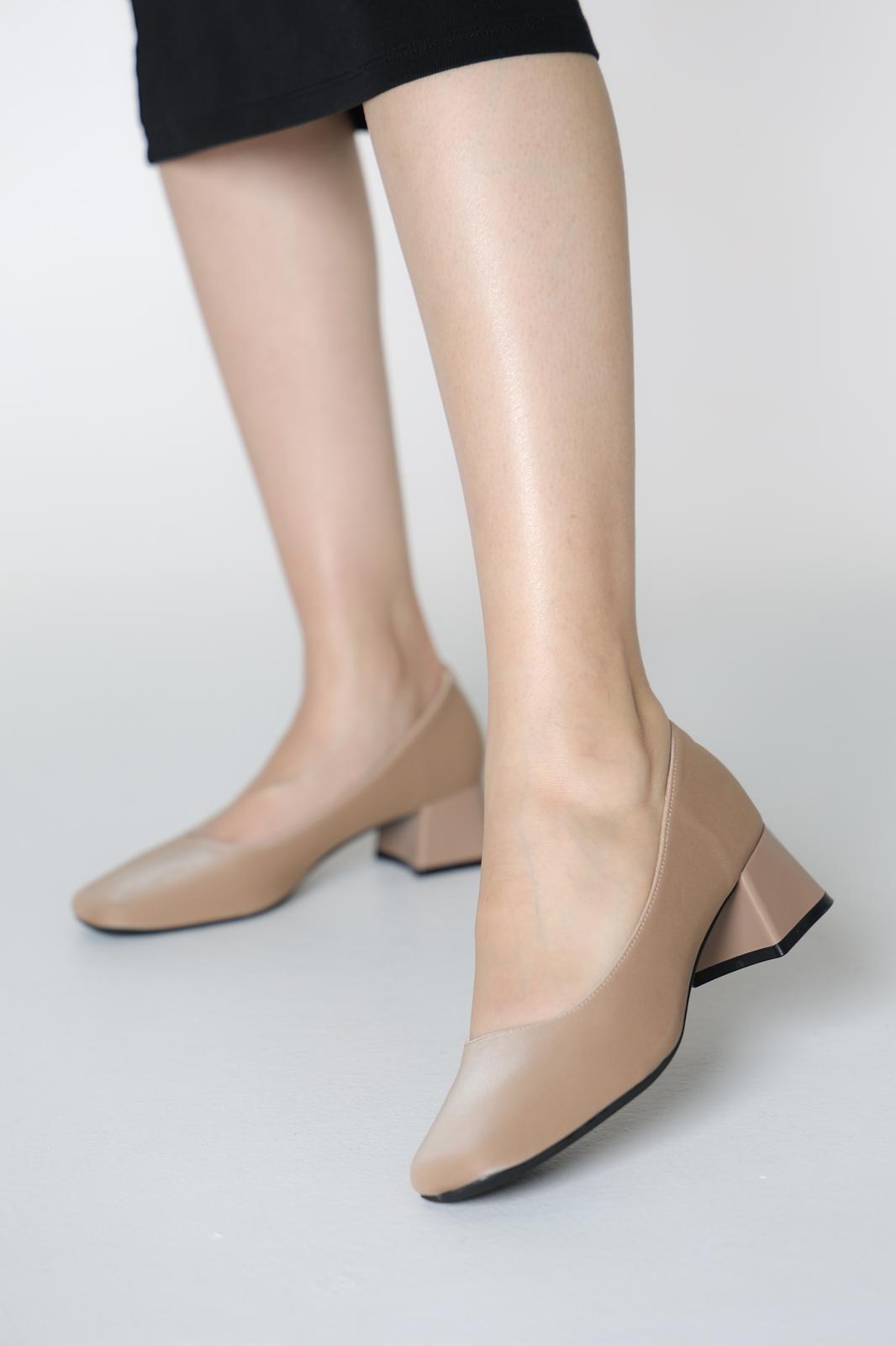 كندره ساتان باللون البيج