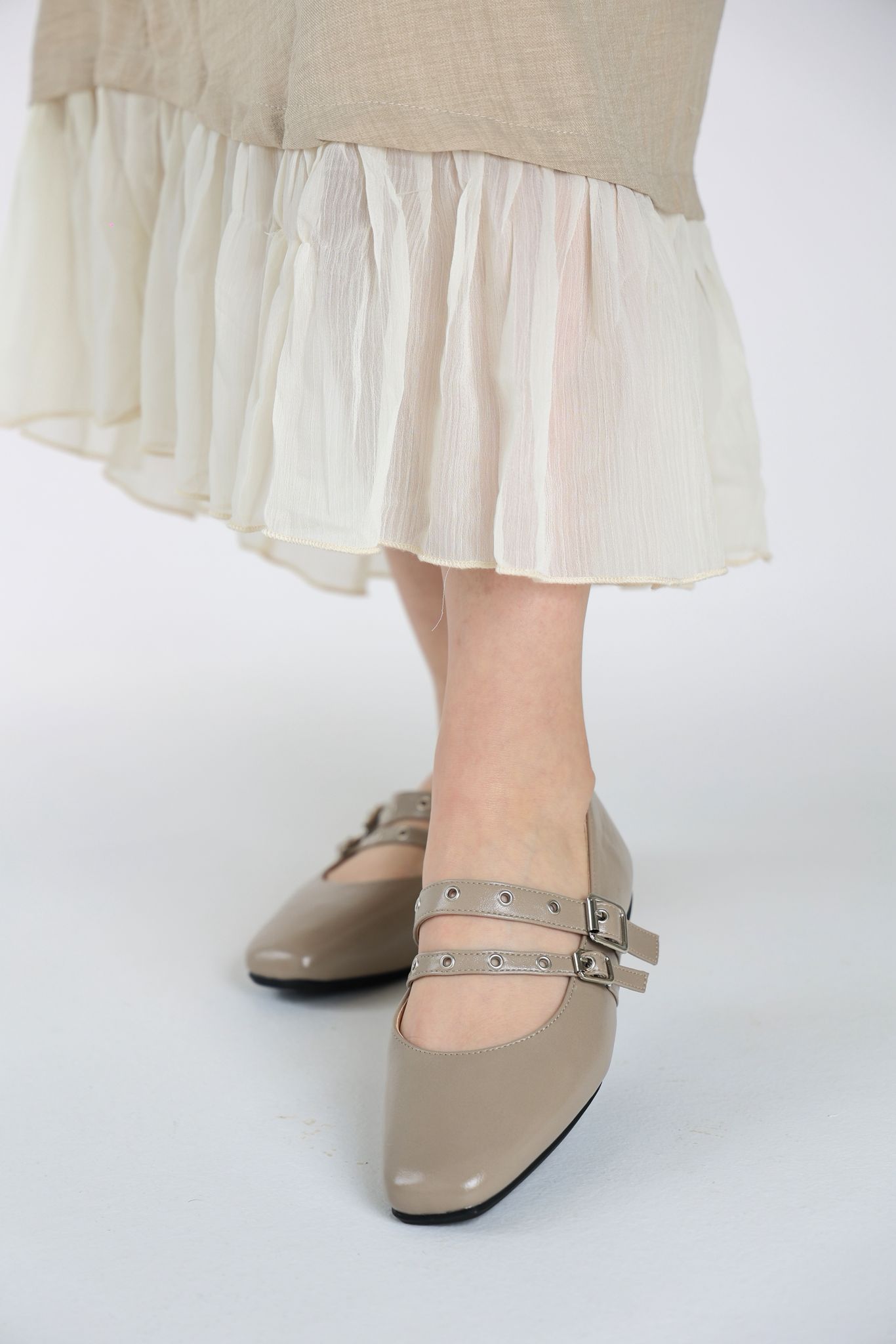 بالرينا باللون الرمادي