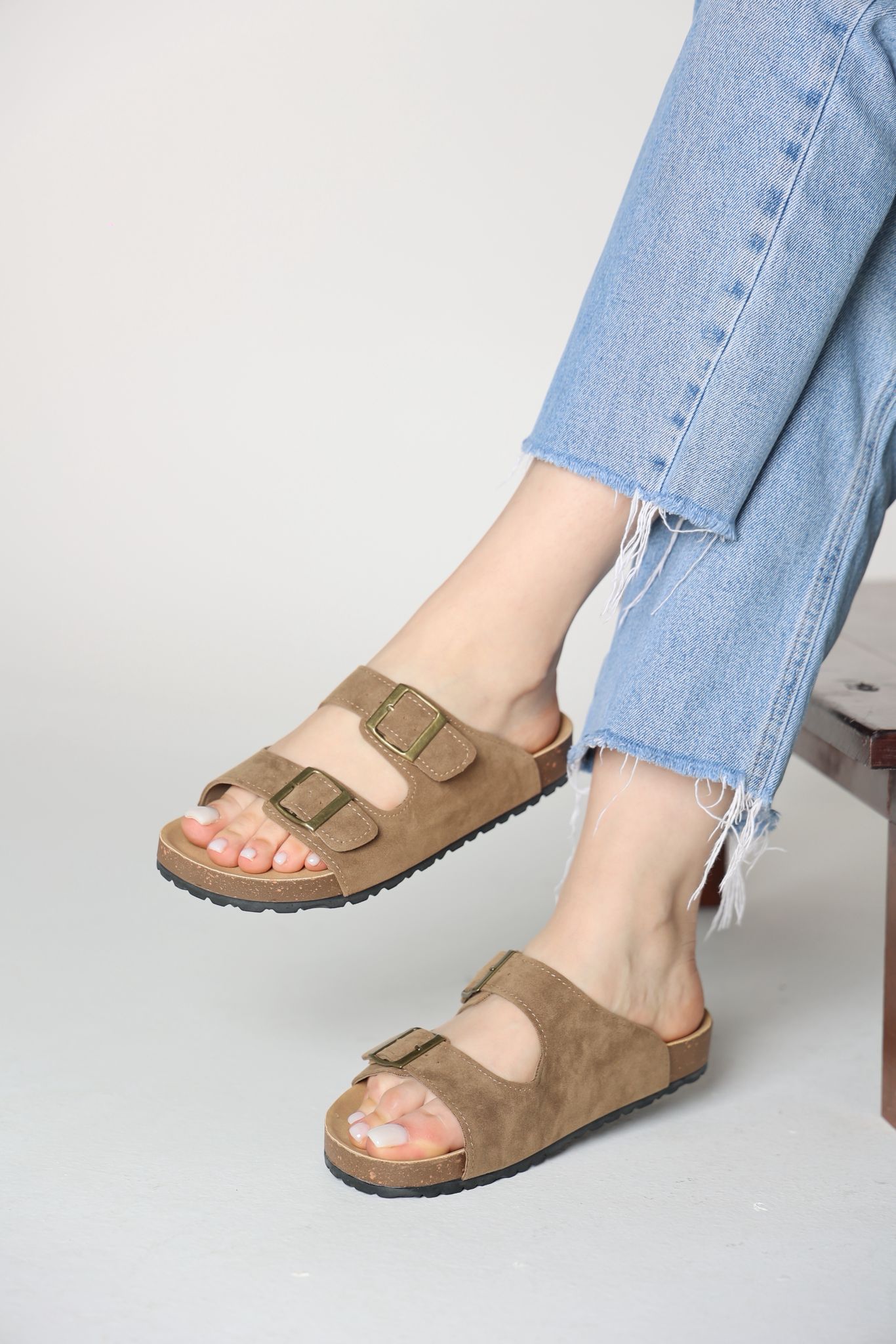 سليبر باللون البني الفاتح