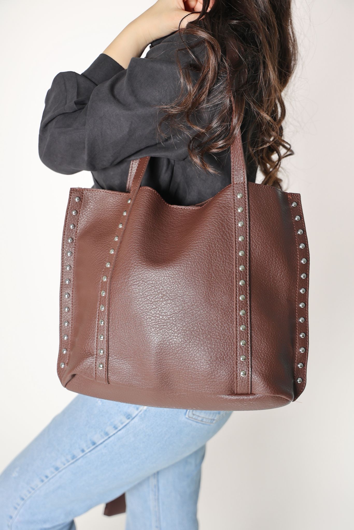 شنطه باللون البني