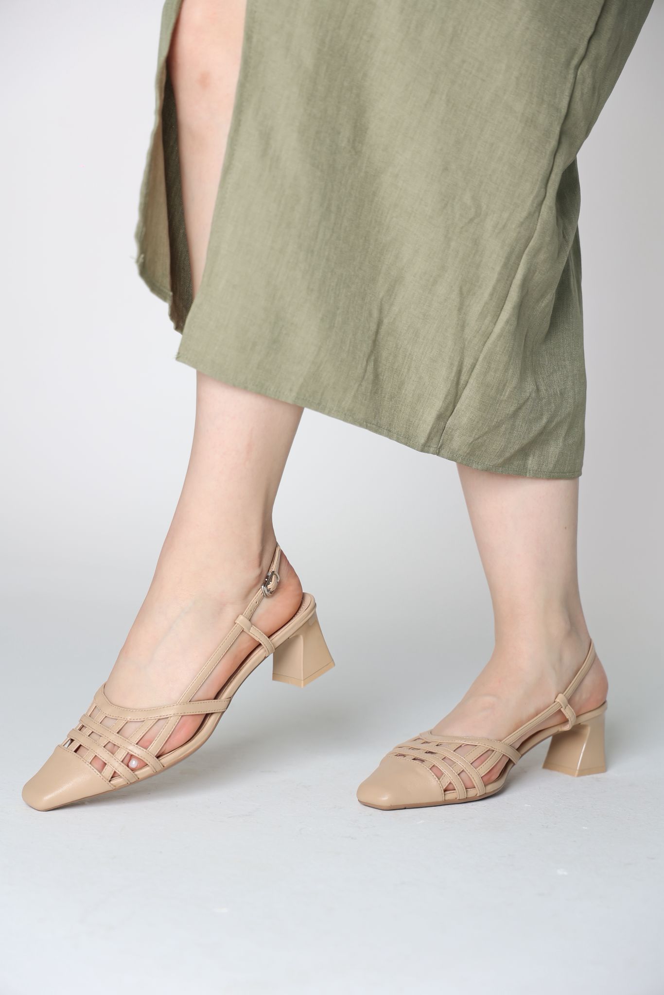 صندل باللون البيج(اللحمي)