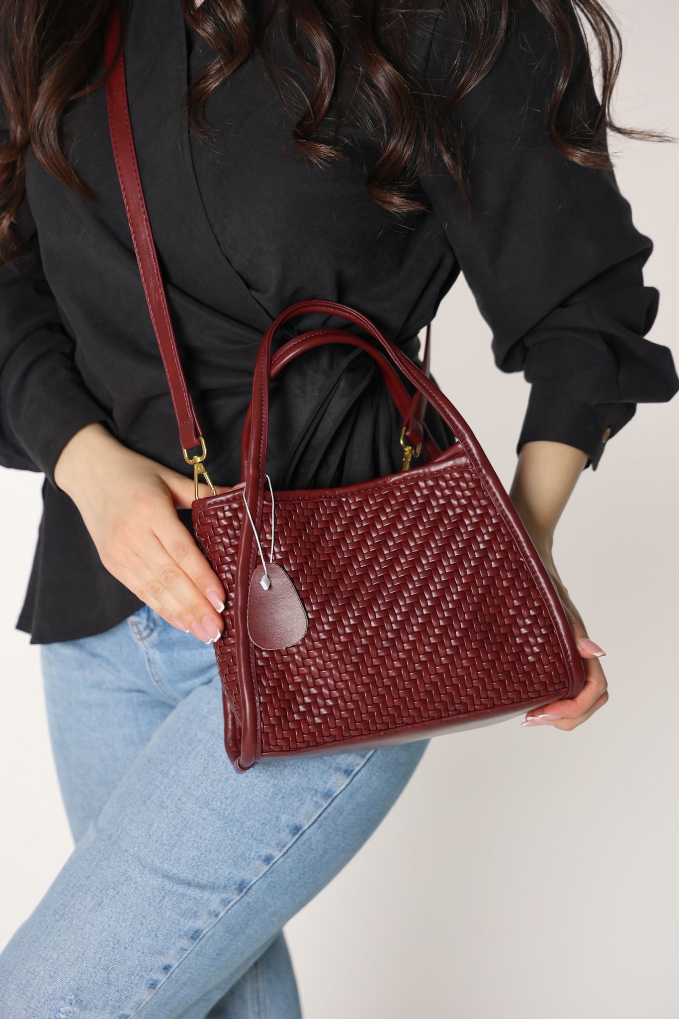 حقيبه باللون الخمري بقاعده (22سم)