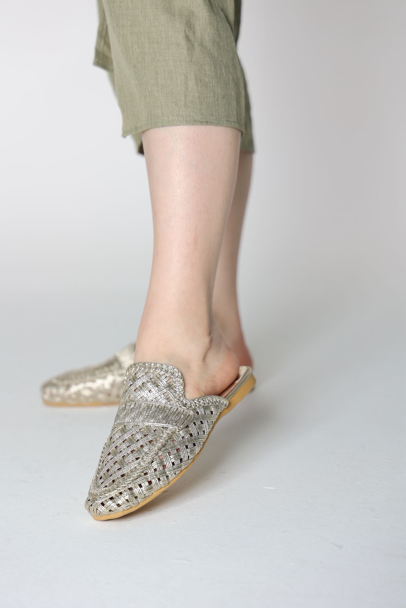 سليبر باللون الذهبي