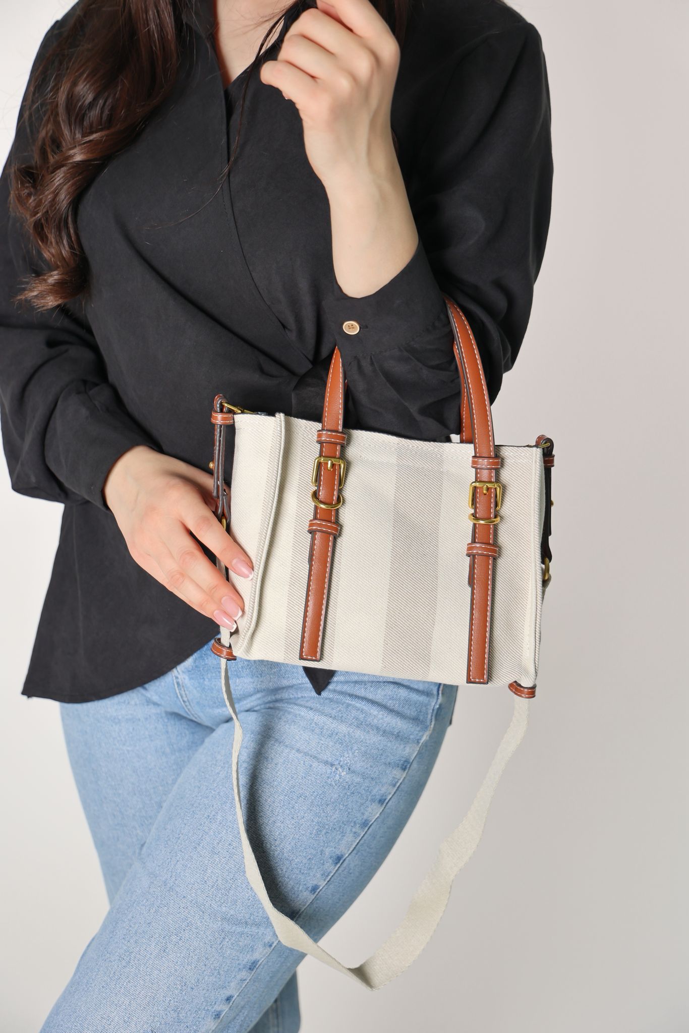 حقيبه zara باللون البيج