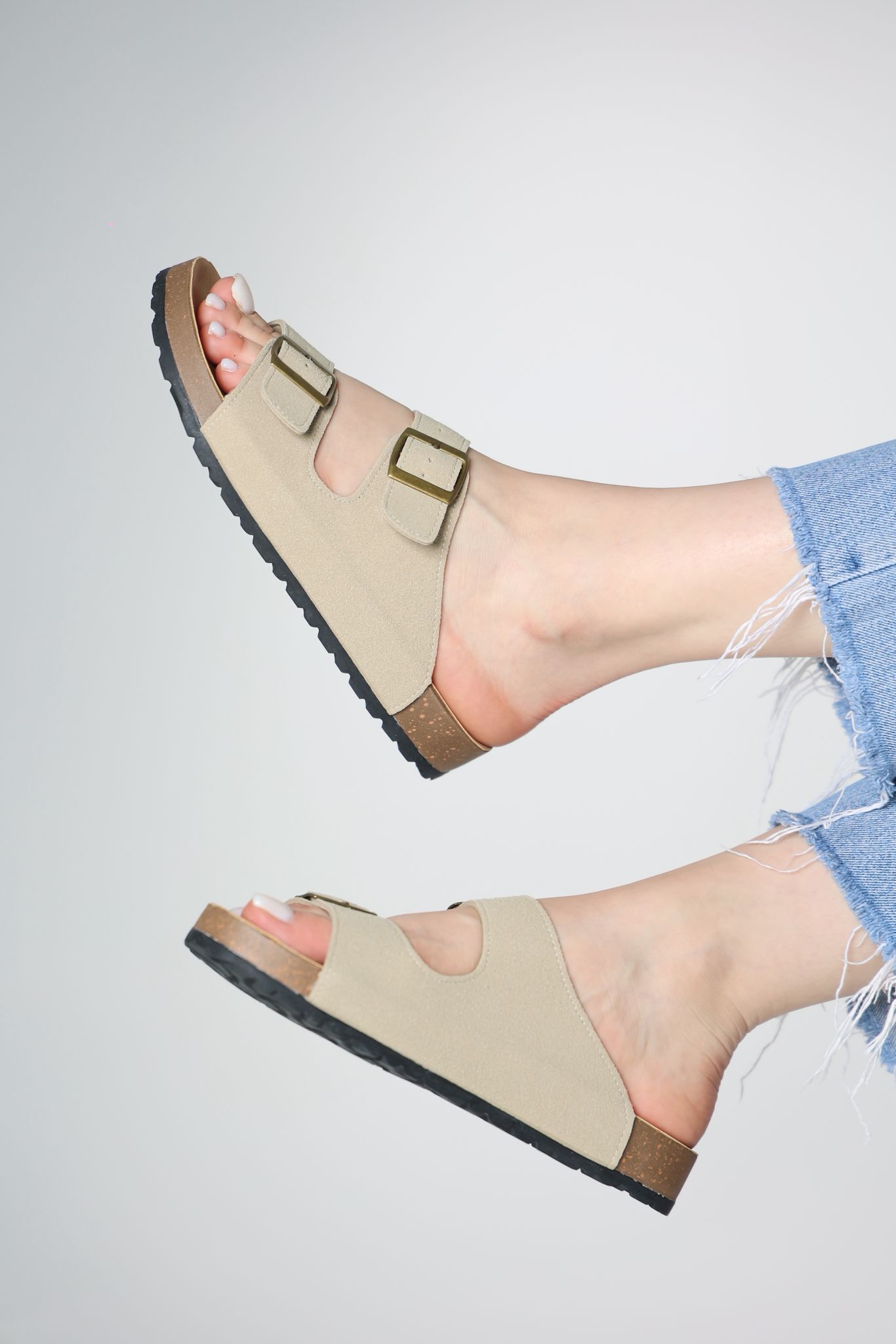 سليبر باللون البيج