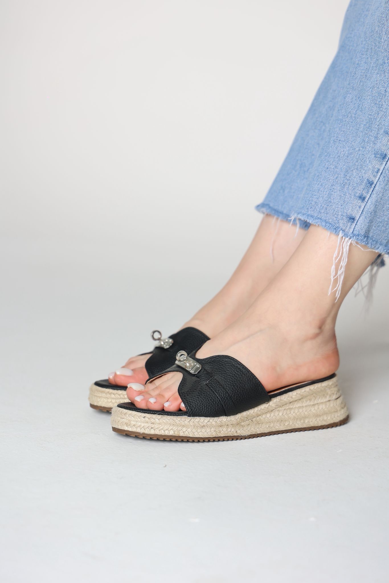 سليبر باللون الاسود ارتفاع (4سم)