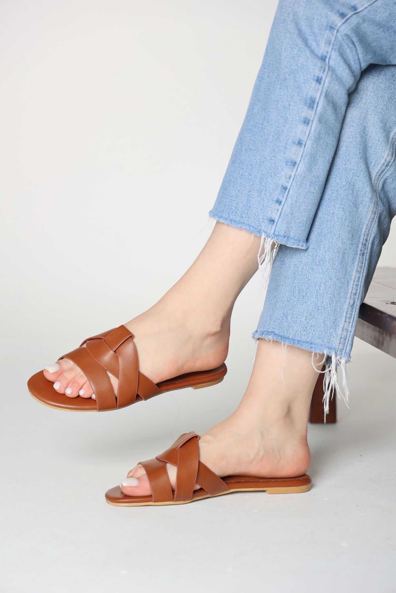 سليبر باللون الكاميل