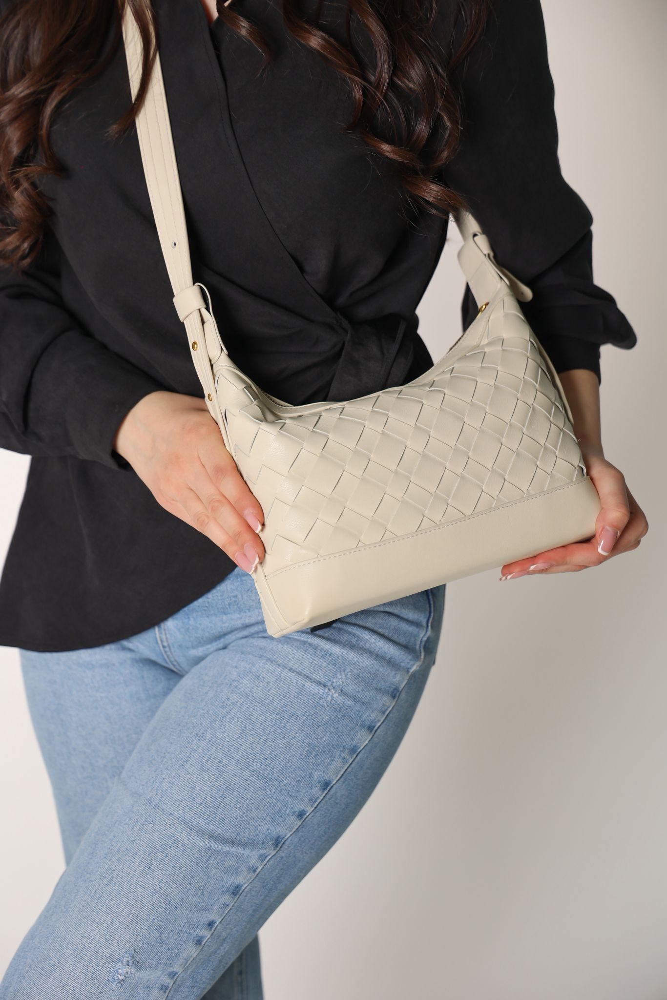 حقيبة كروس ويف  باللون البيج