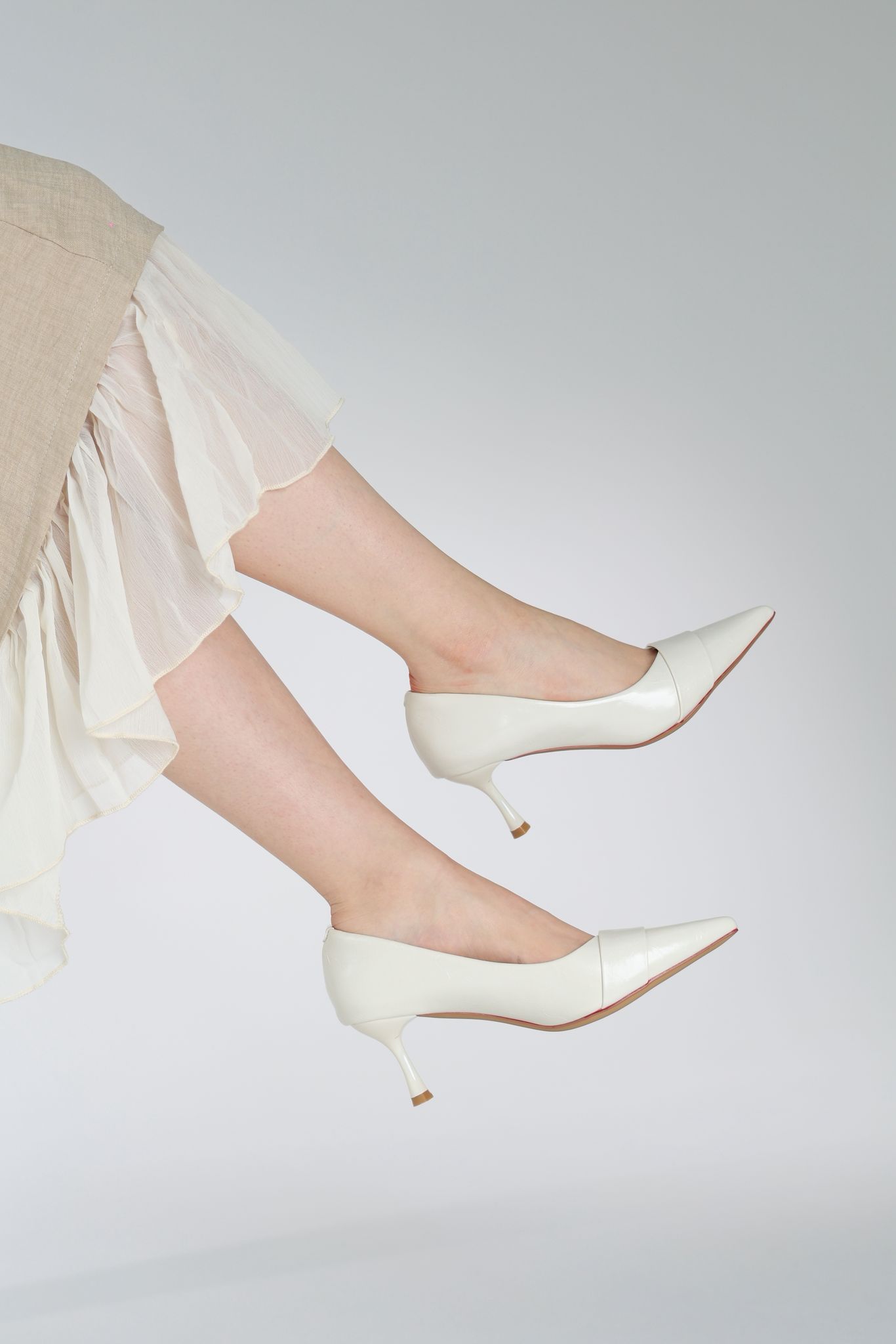 كعب باللون البيج (7سم)